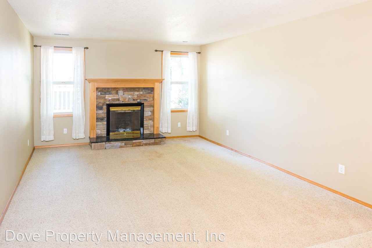 9904 NE Heron Cir - Photo 2 of 13