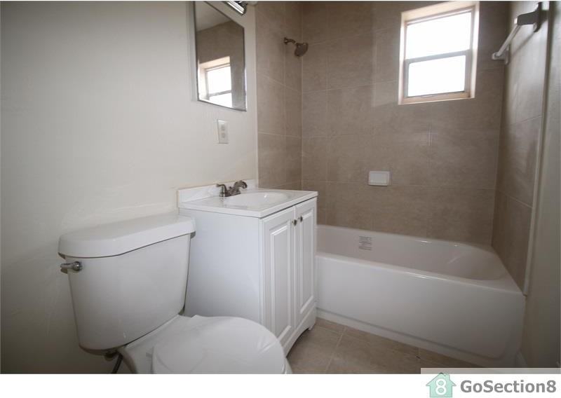 1660 W 26th St - Photo 2 of 7