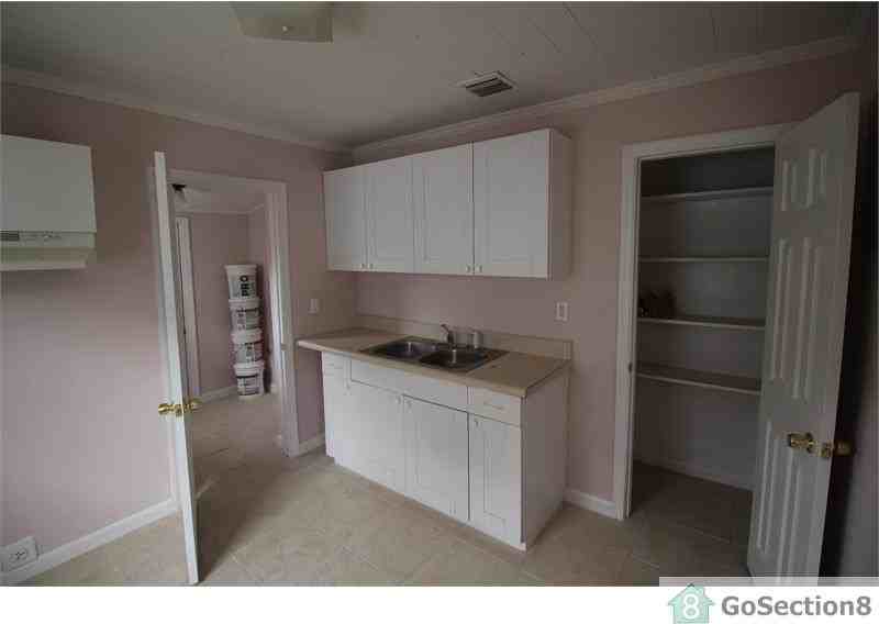 1660 W 26th St - Photo 3 of 7