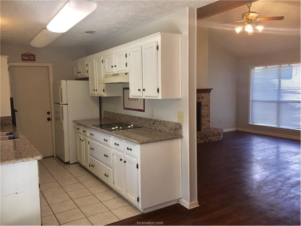 401 Princeton Cir - Photo 3 of 24