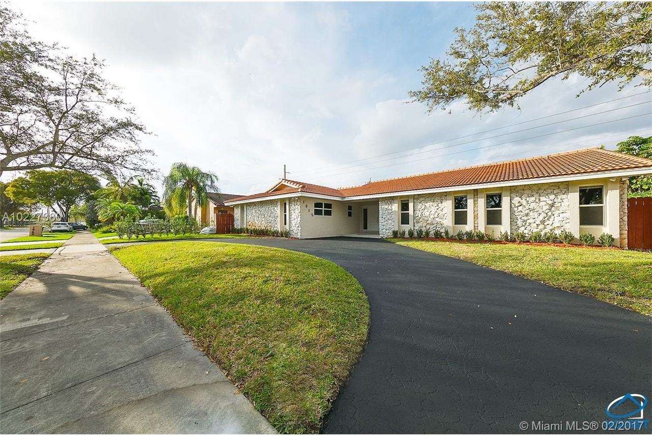 1915 NE 214th Terrace - Photo 2 of 8