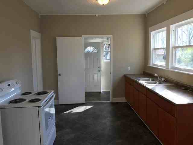 1709 2nd Ave W - Photo 3 of 8