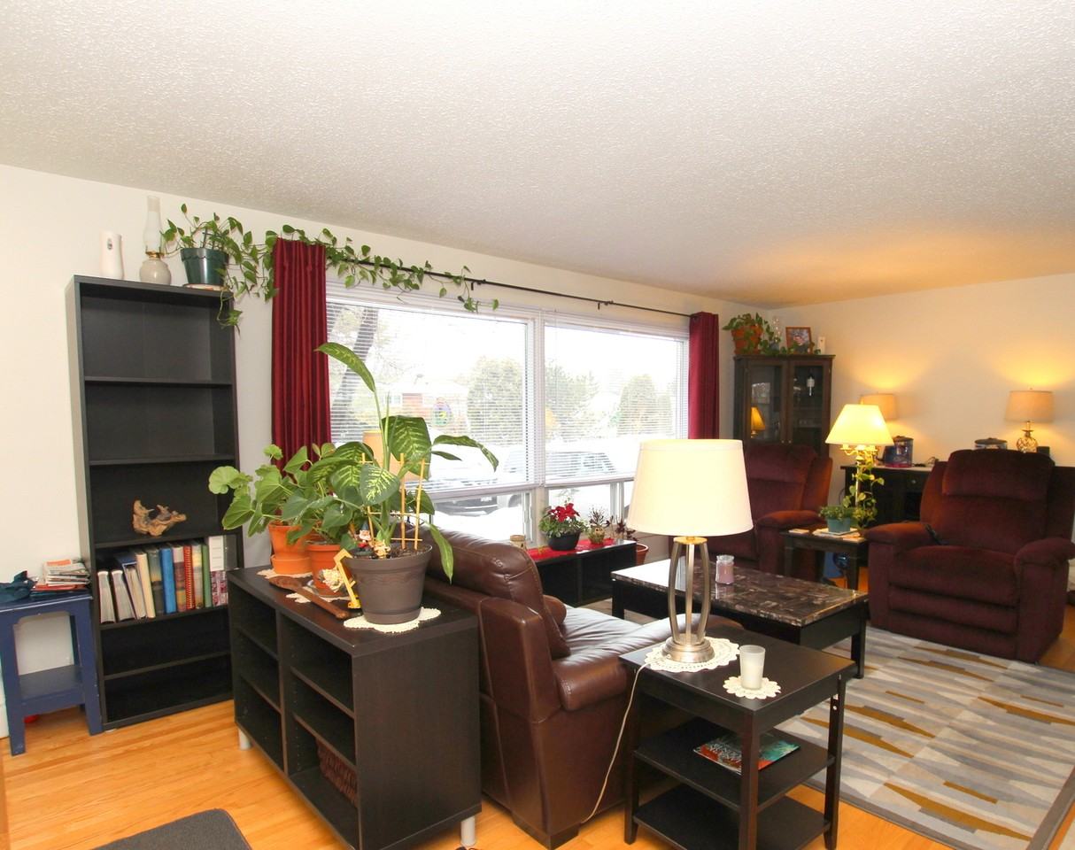 9 Millbrook Crescent - Photo 2 of 12