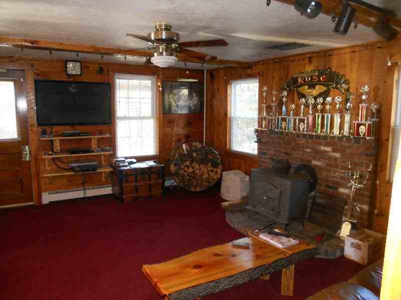 748 Waltham St - Photo 3 of 33