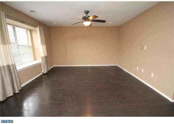 49 Wyndham Pl - Photo 3 of 9