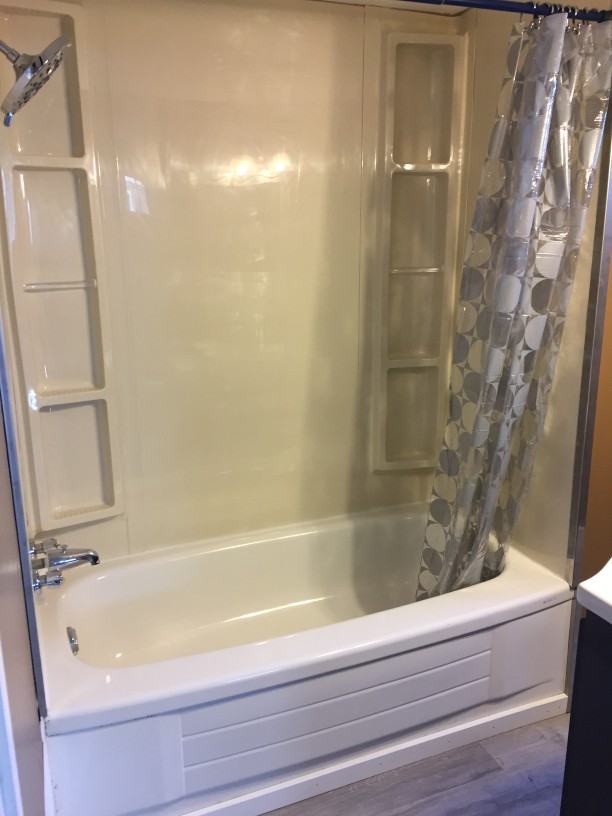 180 Court St S - Photo 3 of 6