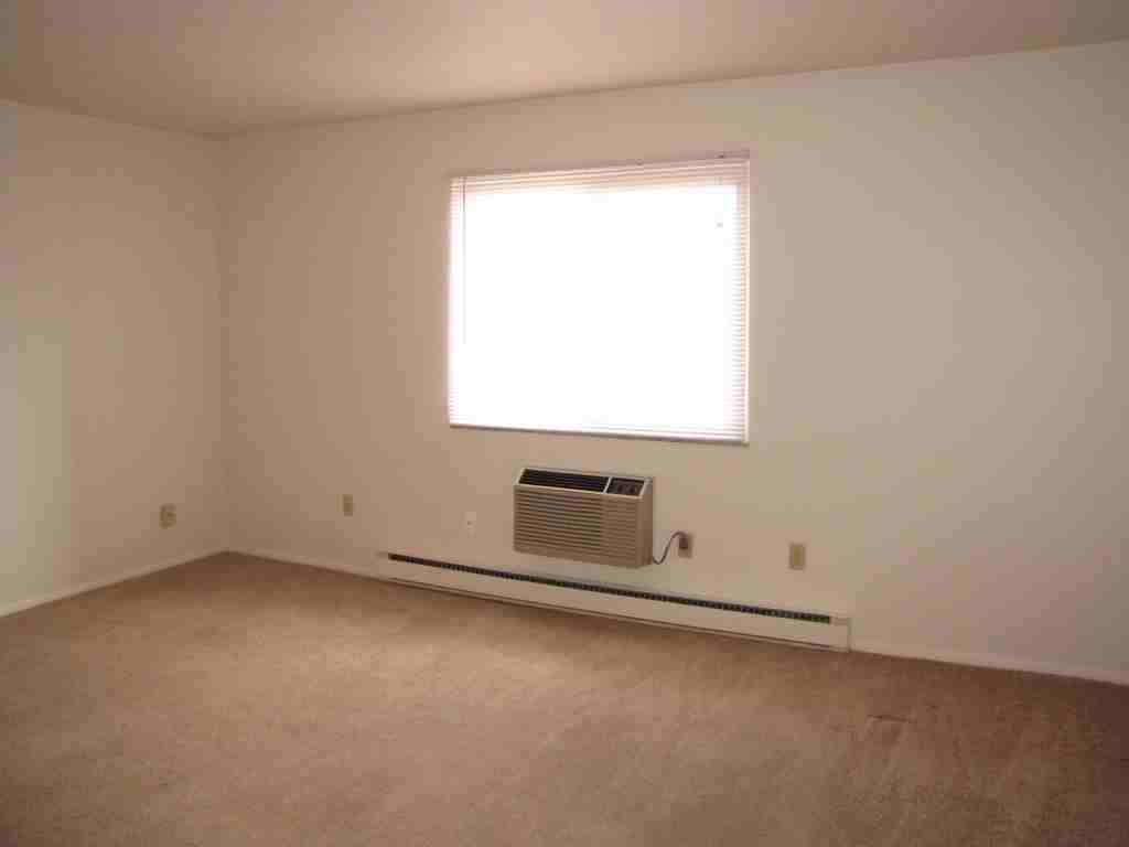 Linda & Susan Arms Apartments - Photo 2 of 14