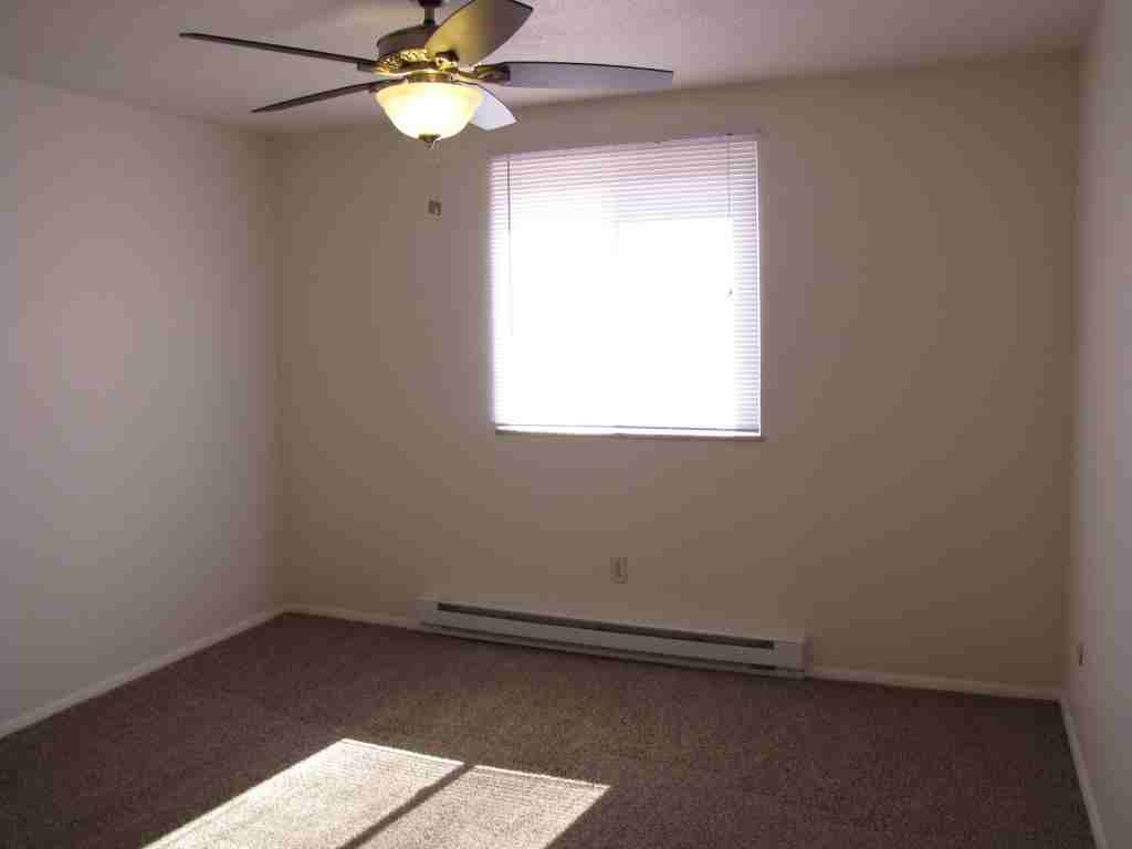 Linda & Susan Arms Apartments - Photo 3 of 14