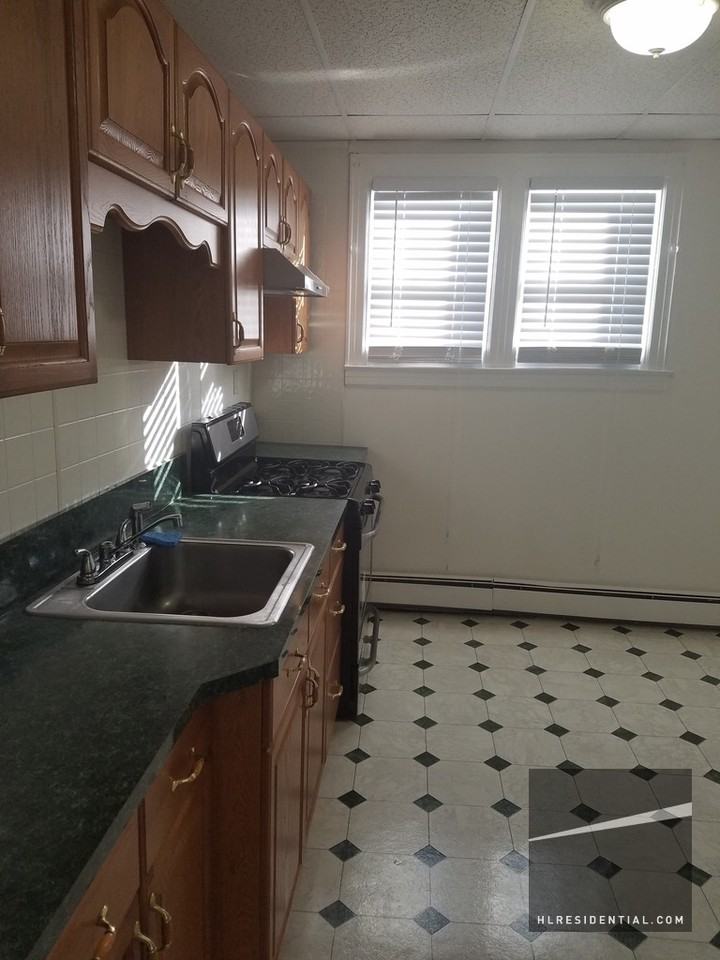 133-09 121st St 2FL - Photo 2 of 11