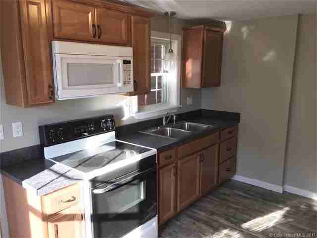 441 Mill St - Photo 3 of 12