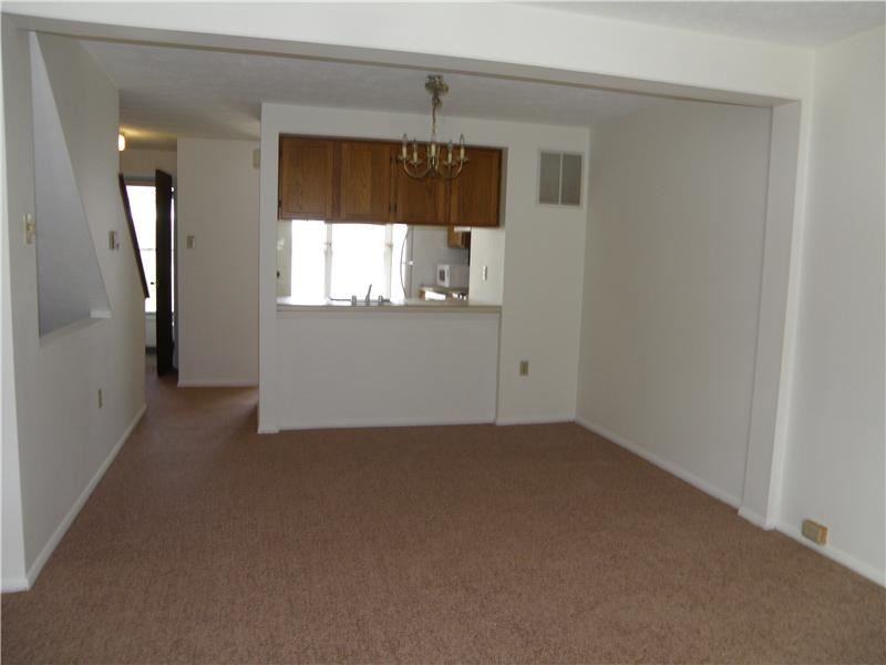 419 Elm Dr - Photo 2 of 6