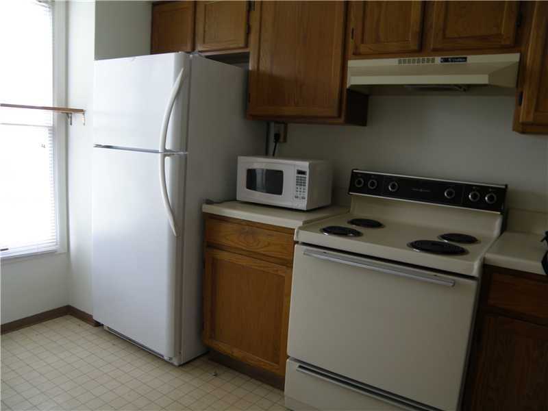 419 Elm Dr - Photo 3 of 6