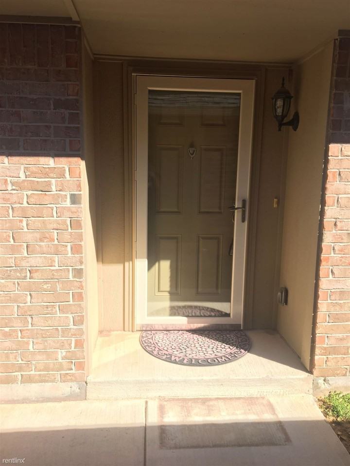 2224 NW 199th St - Photo 3 of 18