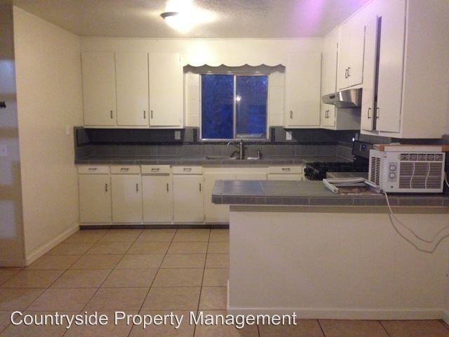 7440 Lander Ave - Photo 3 of 14