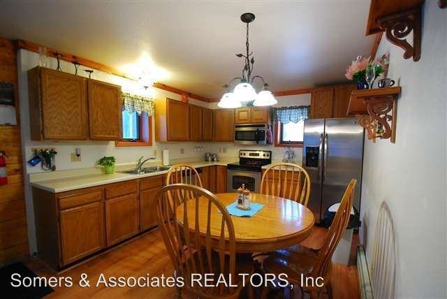 352 Breeze Rd - Photo 3 of 9