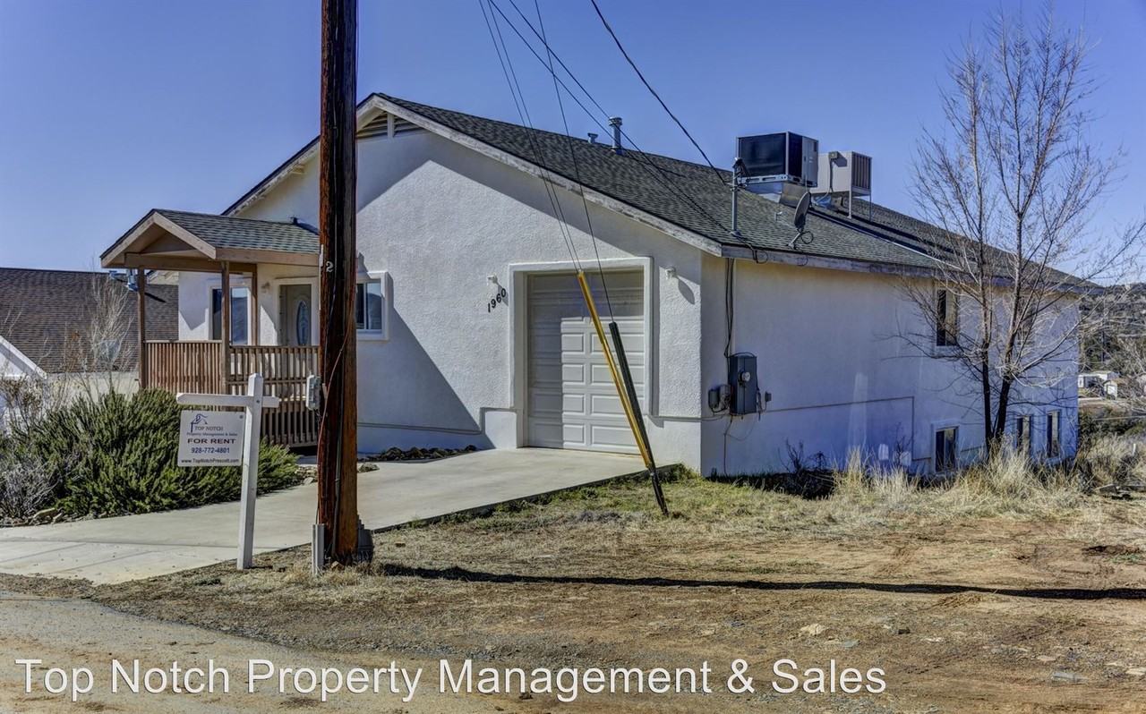 1960 Emerald Dr - Photo 3 of 17