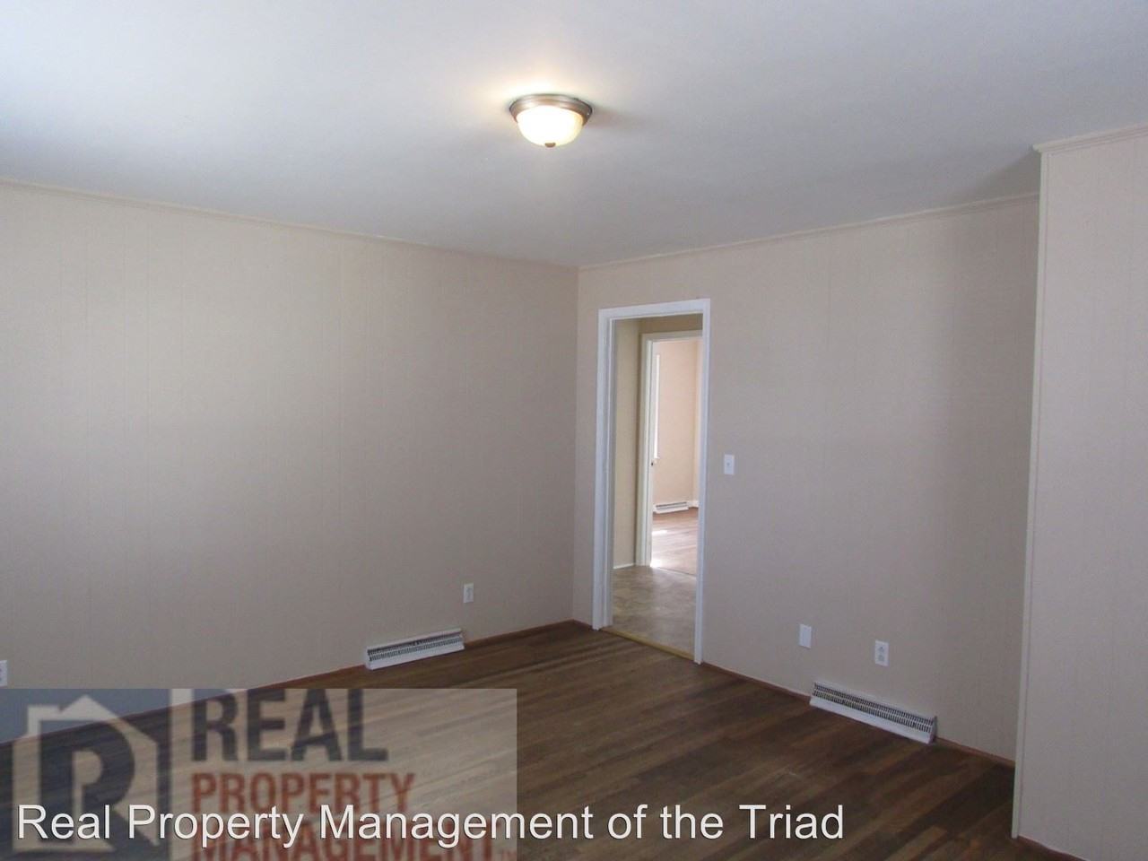 2434 Lomond St - Photo 3 of 9