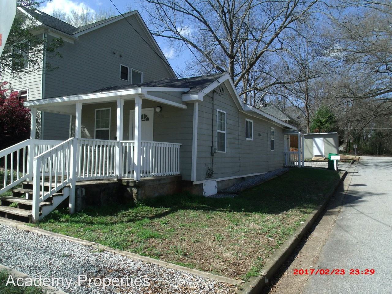 286 3rd Ave - Photo 3 of 11