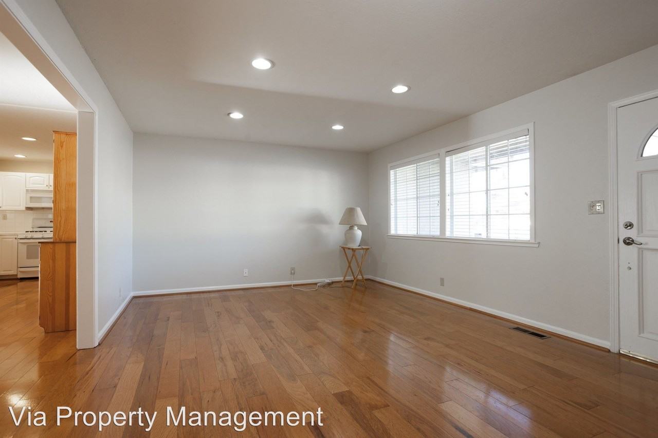 8158 Tamarack Dr - Photo 3 of 17