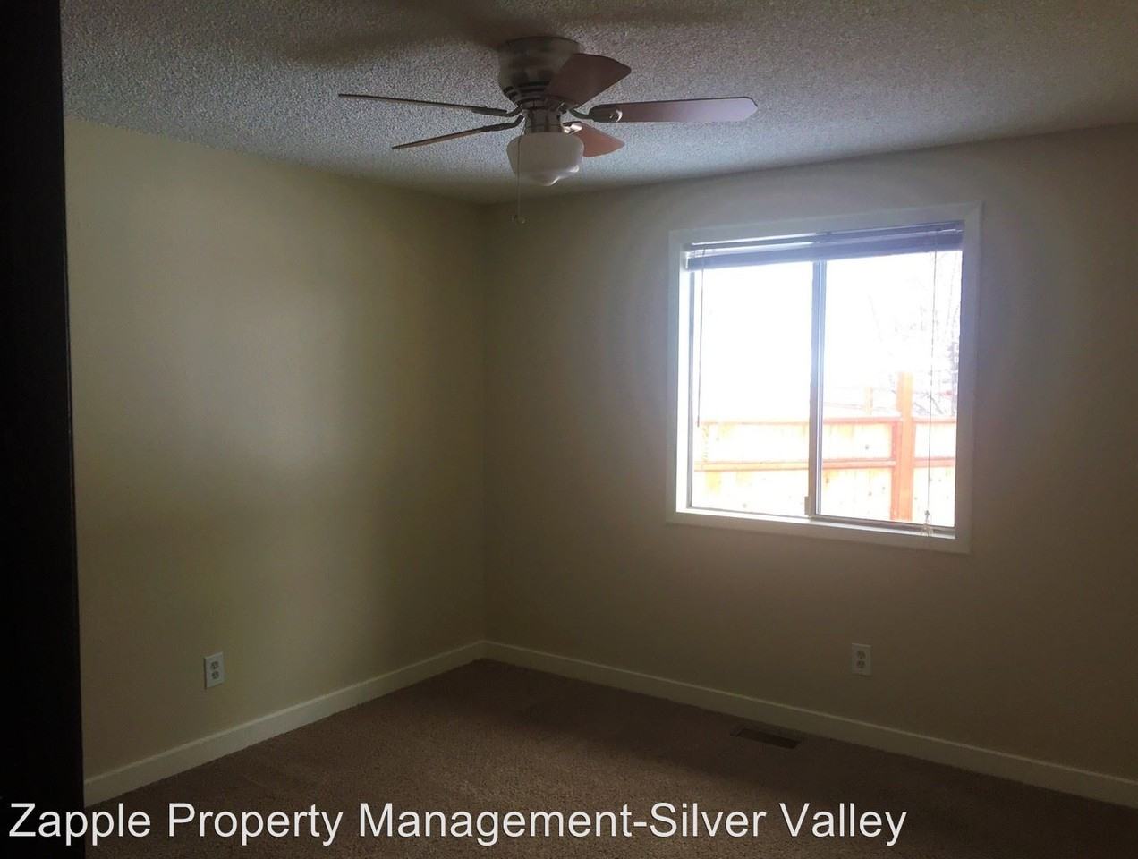 304 Pole Line Ave - Photo 3 of 9