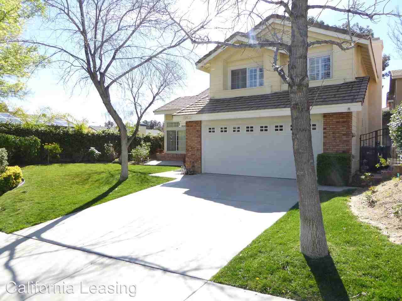 22010 Grovepark Dr - Photo 2 of 11