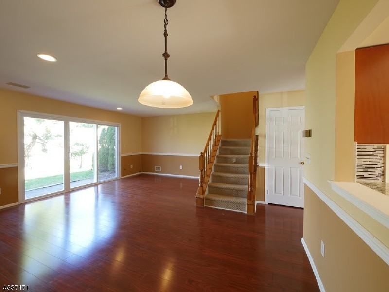 389 Inwood Ct - Photo 2 of 21