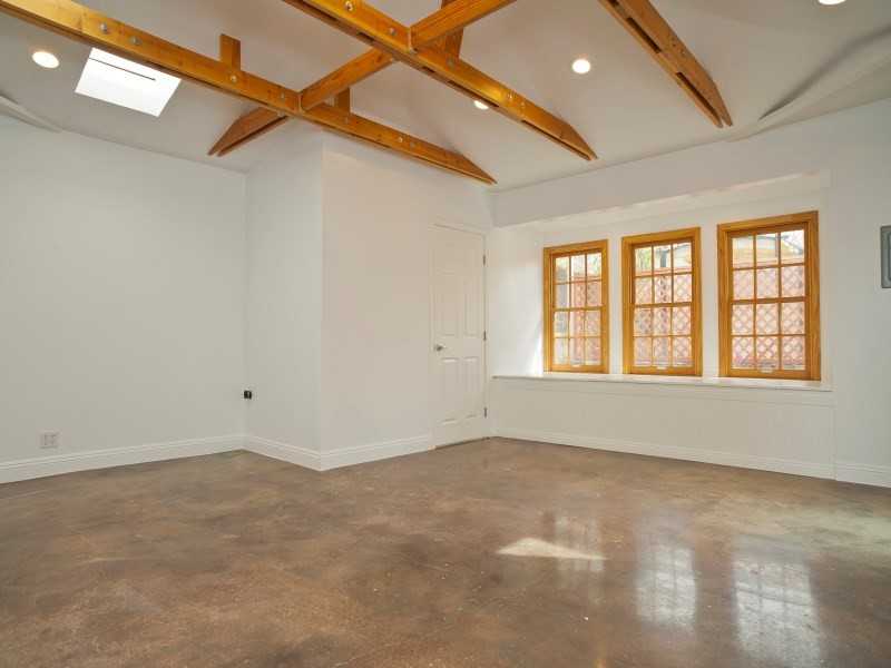 22013 Crespi St - Photo 3 of 27