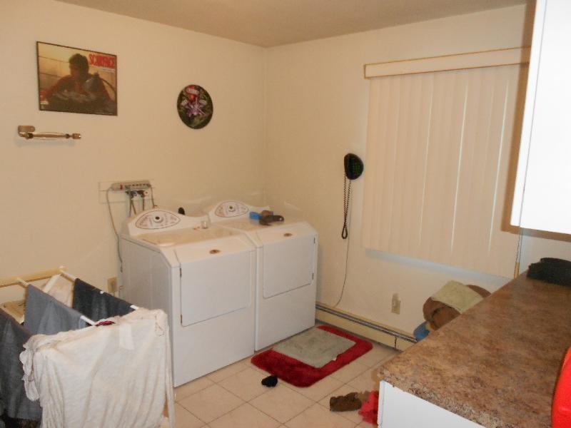 2046 Pine St - Photo 2 of 13