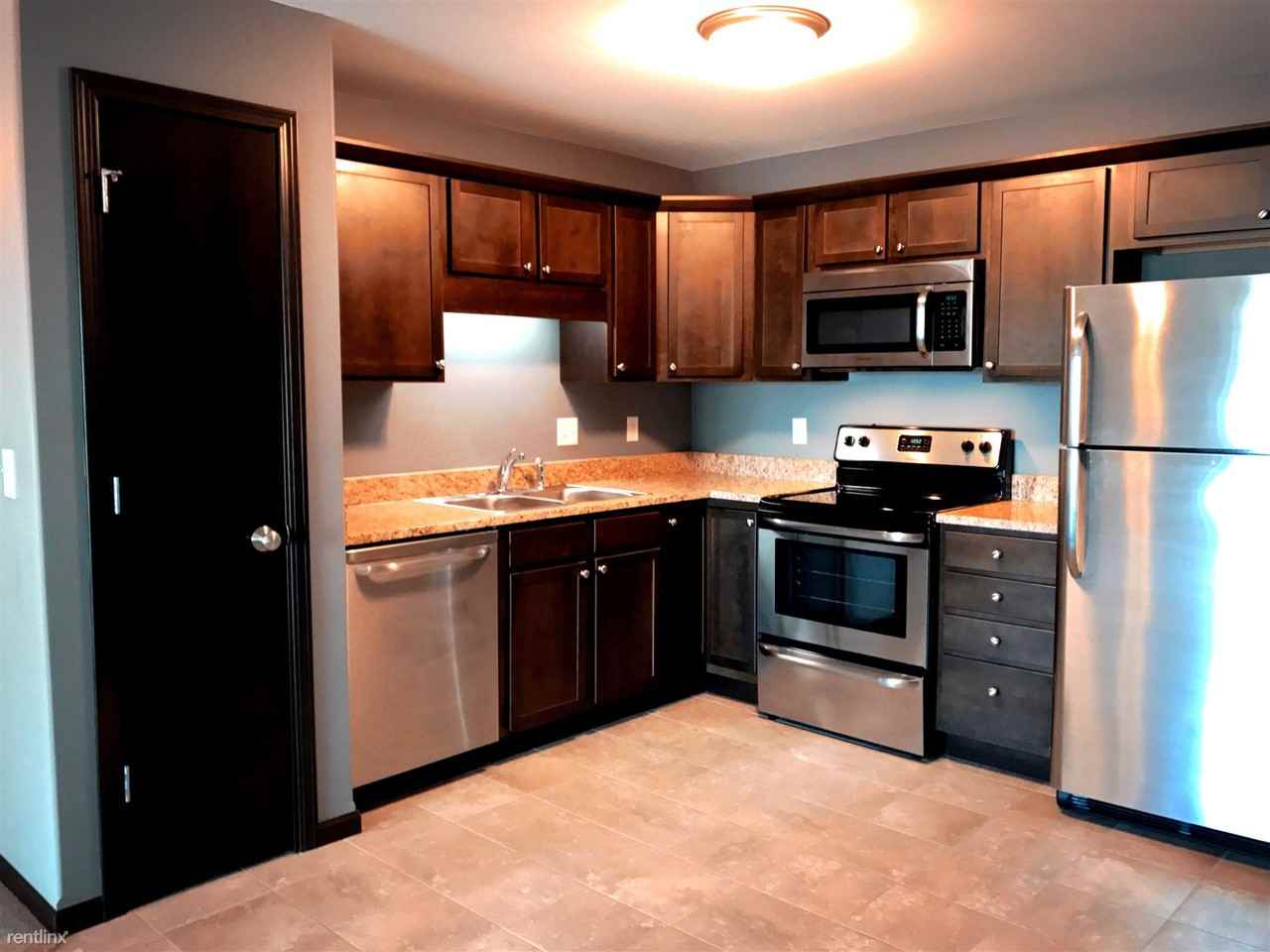 Shadow Ridge Condominiums - Photo 2 of 19