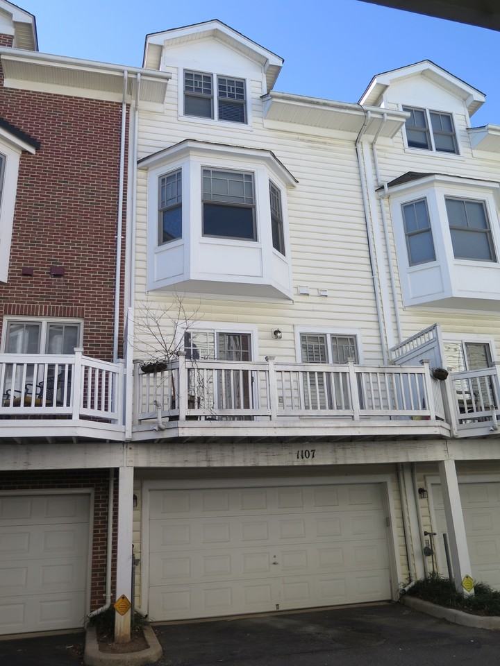 1107 N Fillmore St - Photo 3 of 10