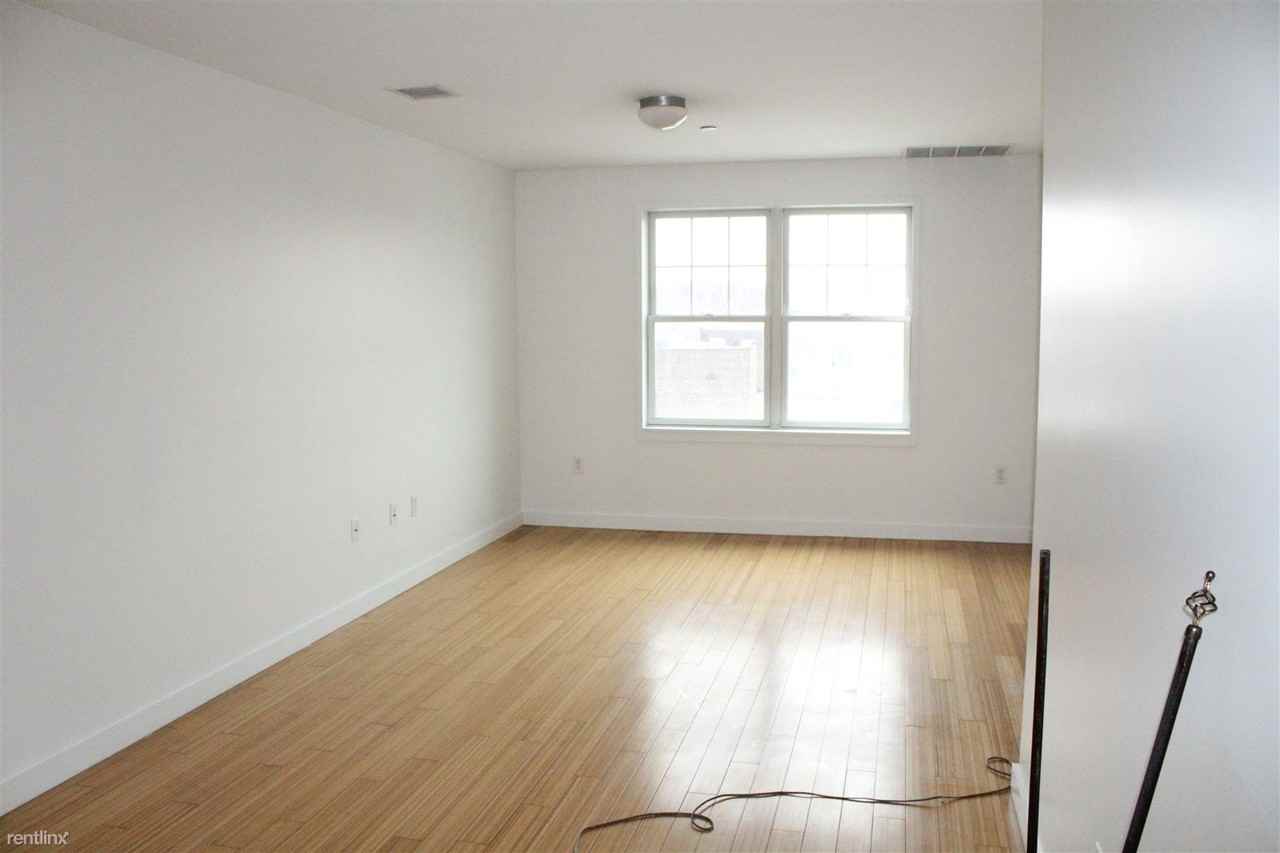 Studio and 2BR/2BA 5mins to Journal Square - Photo 2 of 2