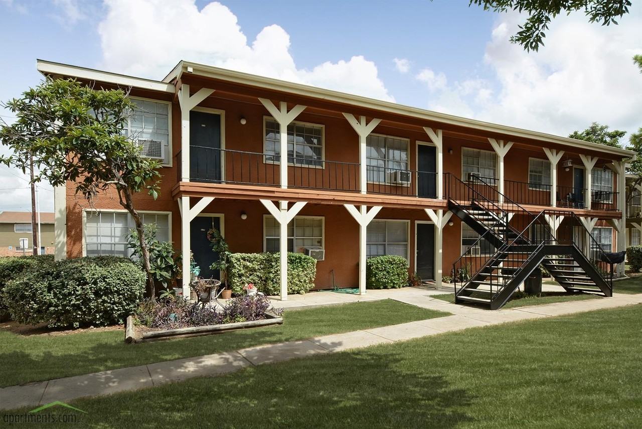 Encinal Apartments - Photo 3 of 5