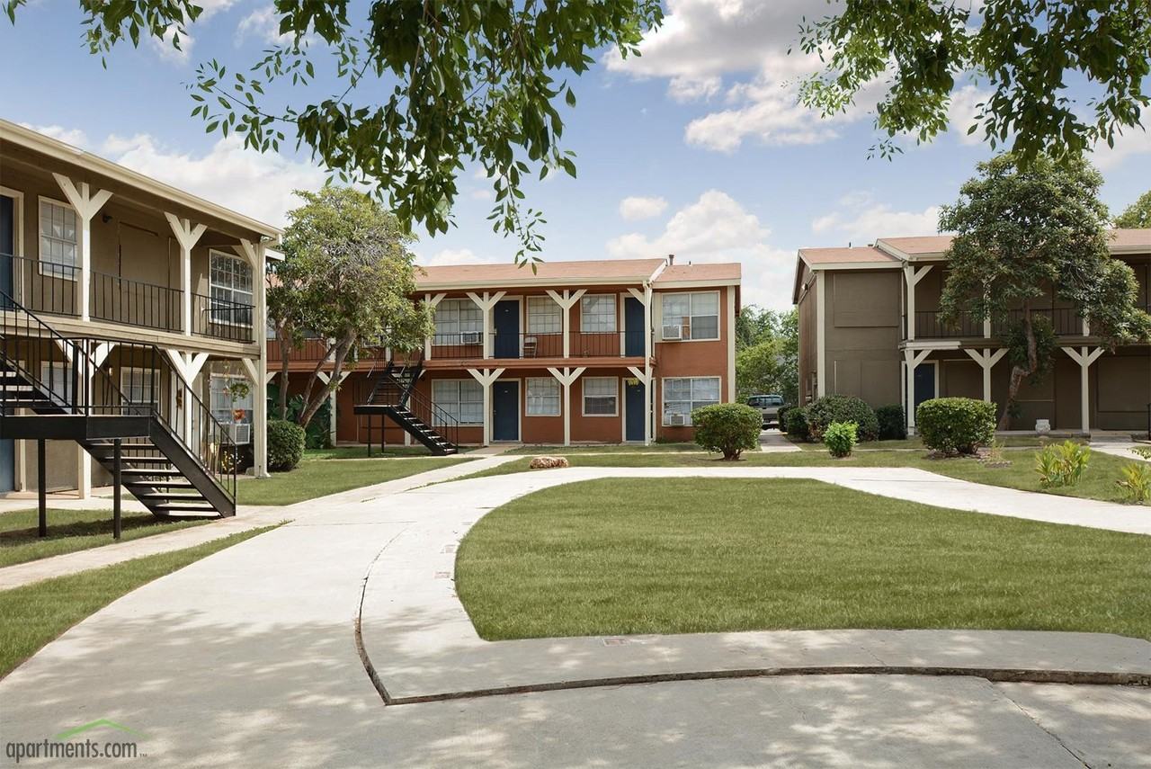 Encinal Apartments - Photo 2 of 5