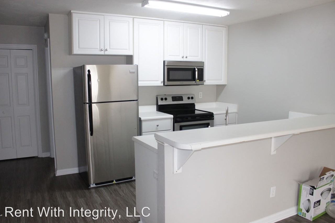 Augustus Oak Court - Photo 2 of 15