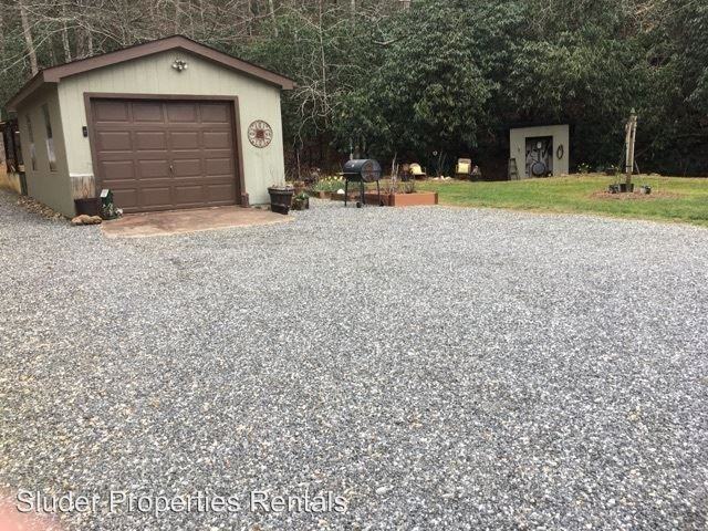 1627 Round Hill Rd - Photo 2 of 12