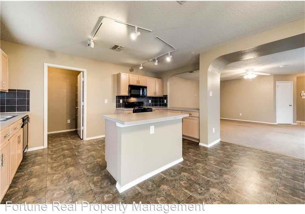 7020 Lake Jackson Dr - Photo 3 of 15