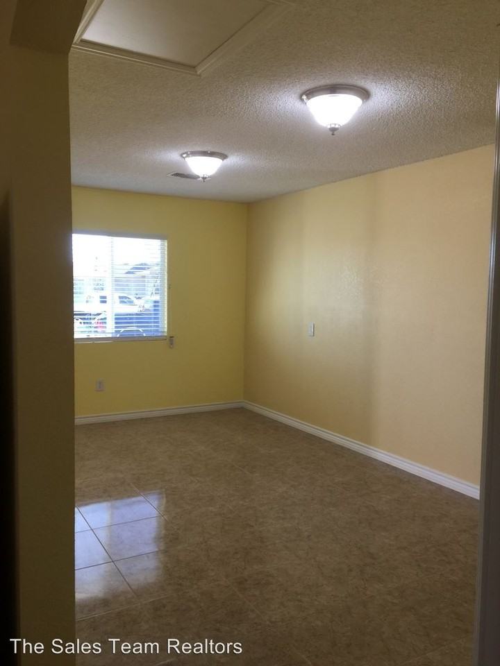 4404 Erie Dr - Photo 3 of 33