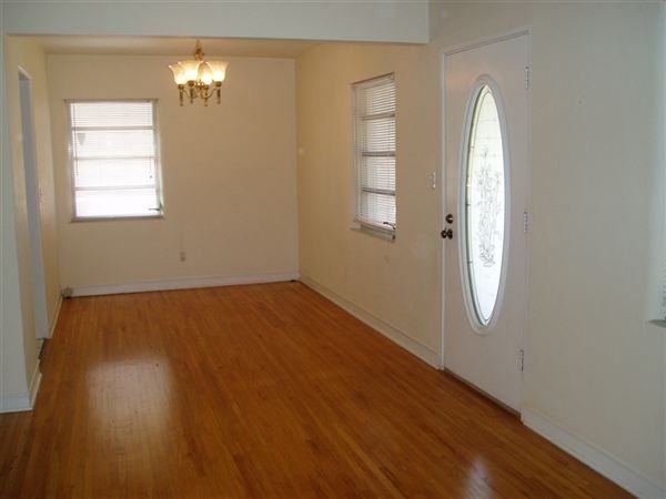 124 E Harding St - Photo 3 of 6