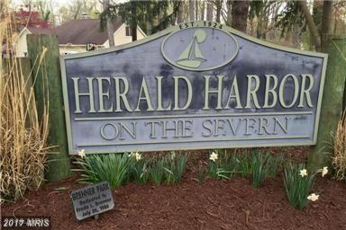 692 N Riverside Dr - Photo 2 of 26