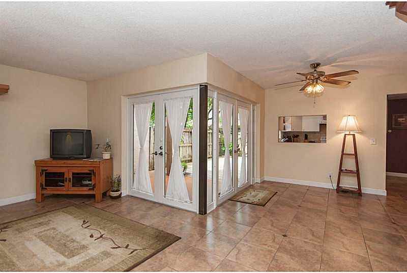 4 Chestnut Cir - Photo 3 of 8