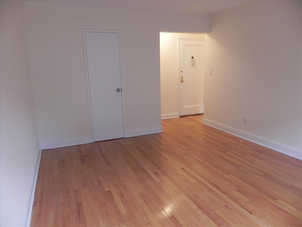 17 Schenck Avenue - Photo 3 of 11