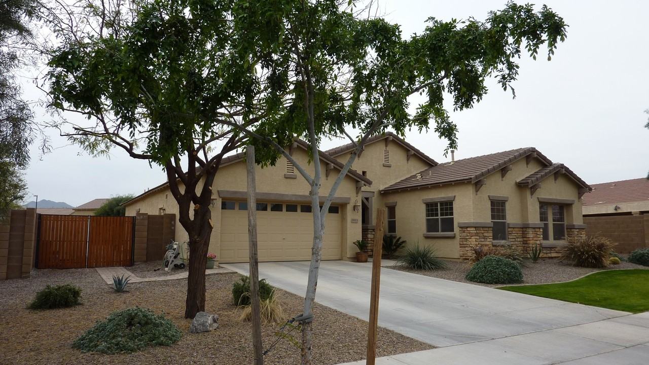 2813 E Crescent Way - Photo 3 of 46