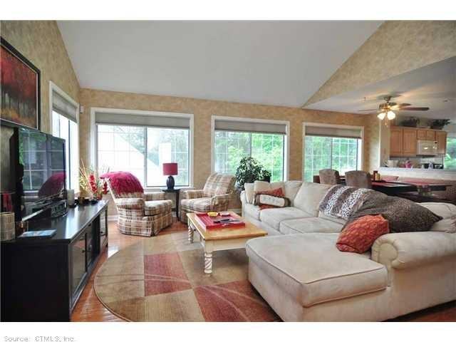 14 Southbridge Ct - Photo 3 of 13