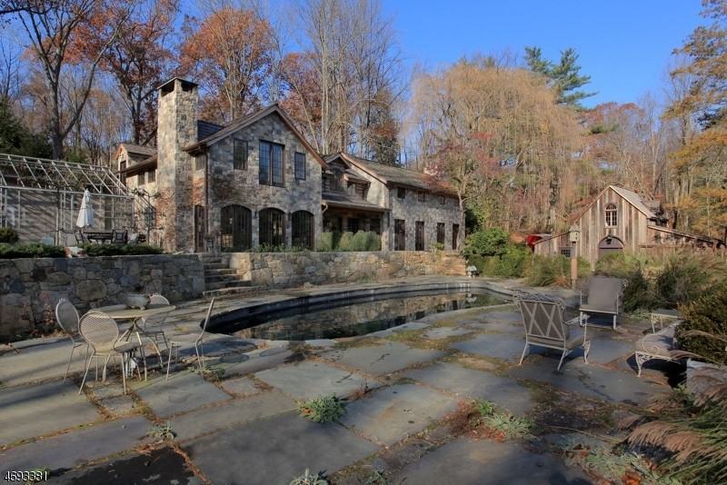 111 Hacklebarney Rd - Photo 2 of 15