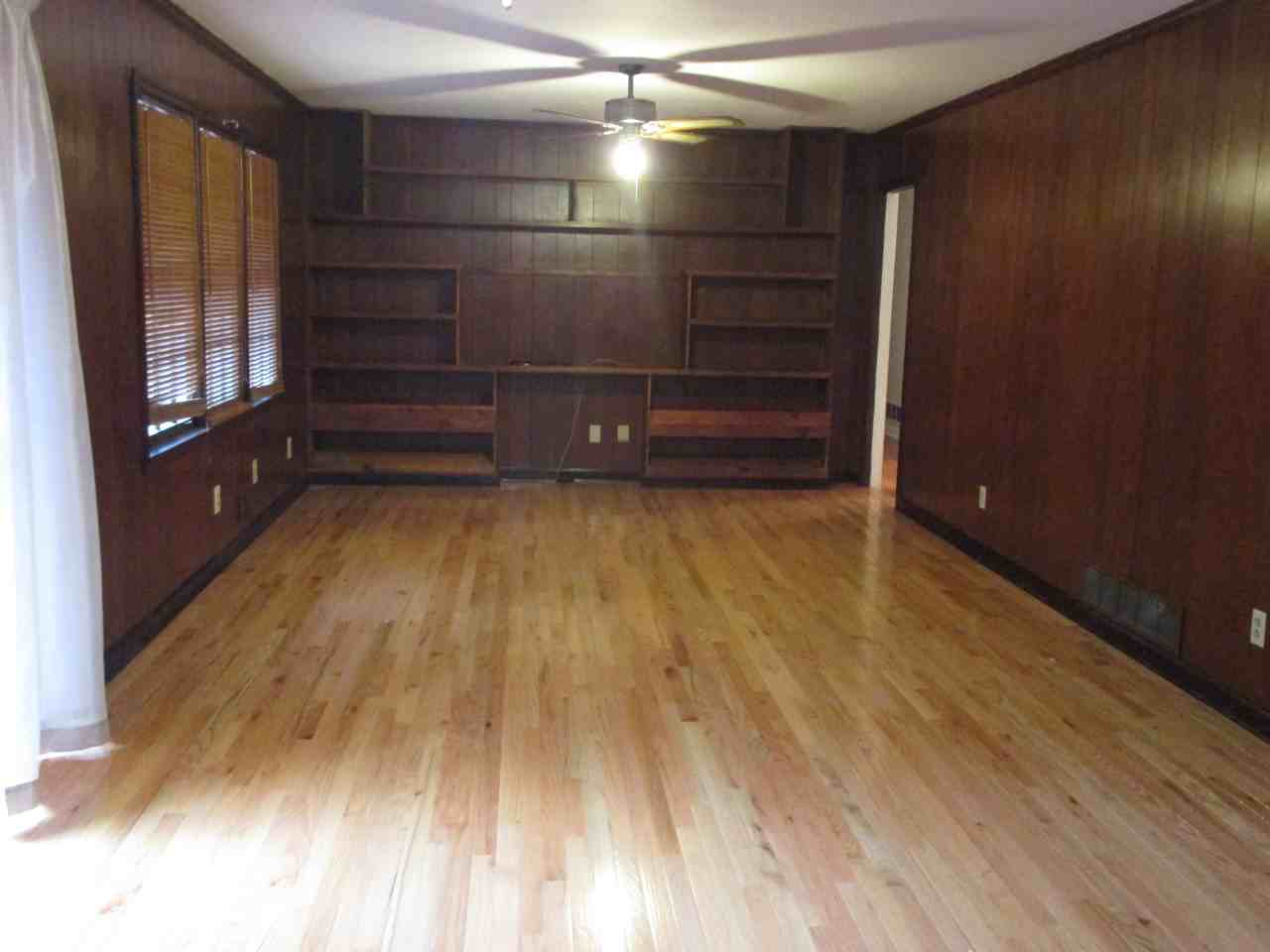 1794 Glenview Drive Southwest - Photo 3 of 4