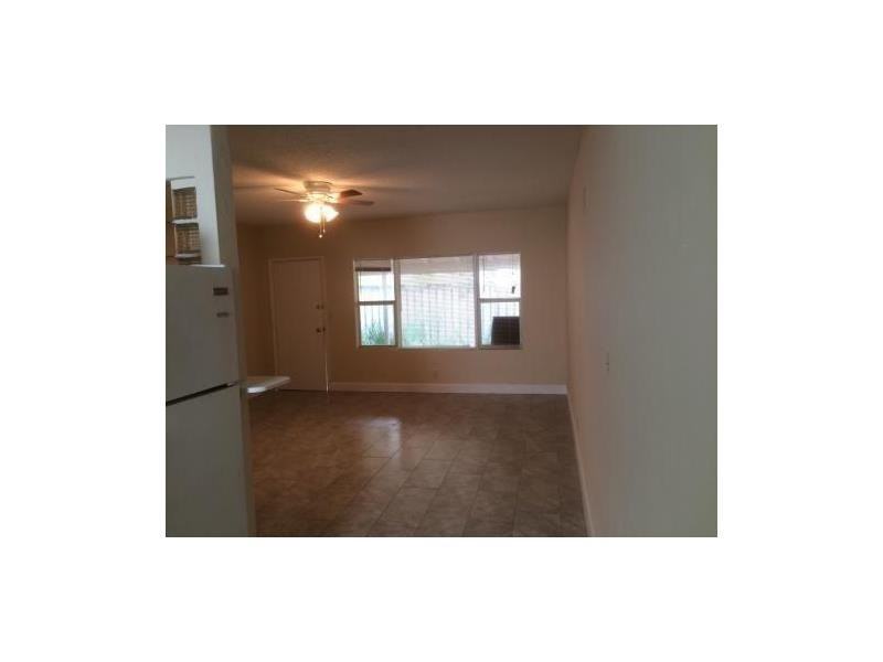 301 Northeast 17th Avenue - Photo 3 of 4