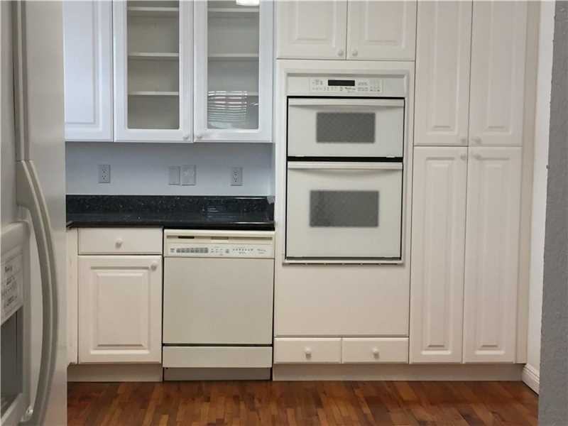 319 Palm Street - Photo 3 of 3