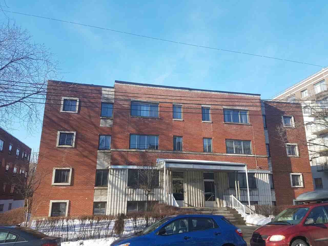 3717 Chemin de la CôtedesNeiges, Montréal, QC h3t1e5 Studio