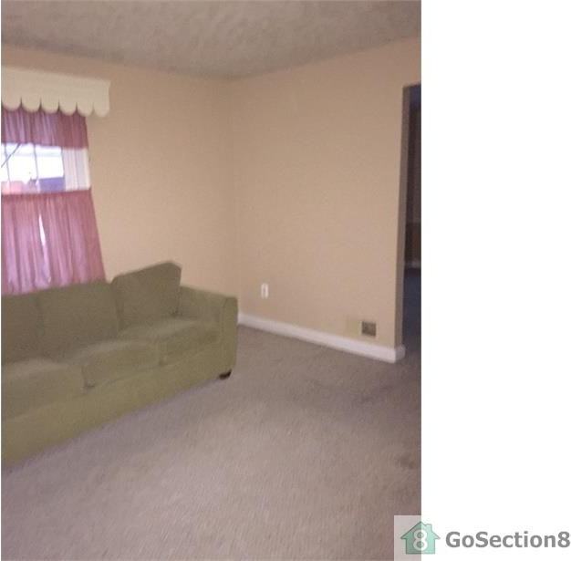 1213 Limit Ave - Photo 3 of 10