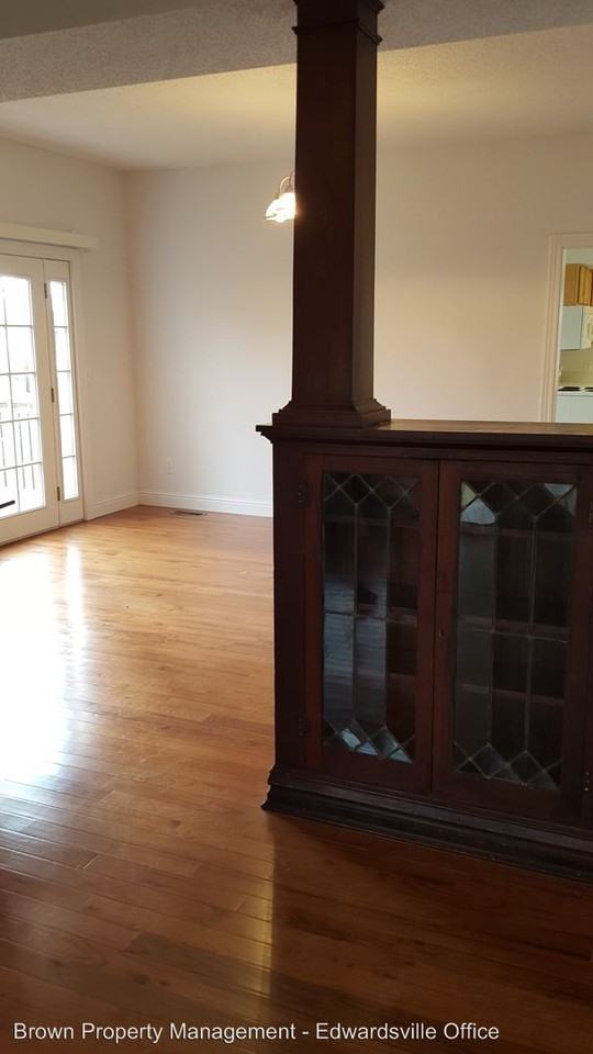 303 Kansas St - Photo 3 of 6